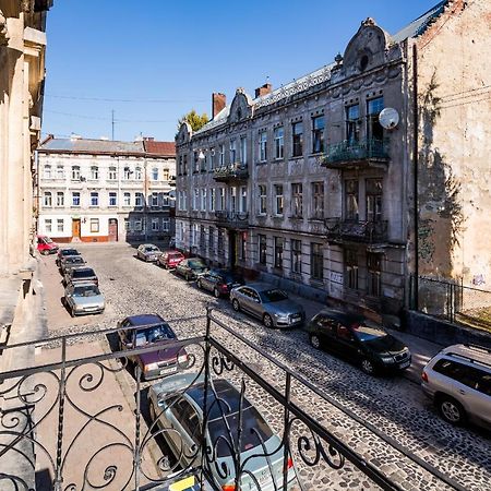 Квартира В Центрі З Дизайнерським Ремонтом Lviv Buitenkant foto